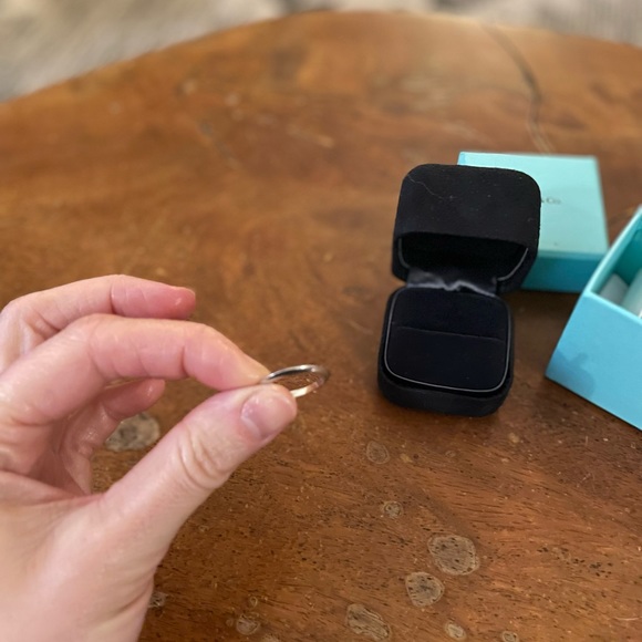 Tiffany and Co platinum knife edge wedding band - Picture 5 of 8